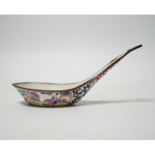 1440 - An 18th century Chinese Canton enamel spoon, 11.5cm