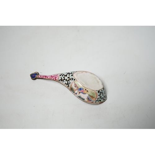 1440 - An 18th century Chinese Canton enamel spoon, 11.5cm