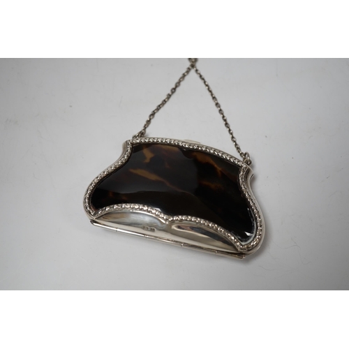 1909 - A George V silver and tortoiseshell purse, with suspension chain, E.S. Barnsley & Co, Birmingham, 19... 