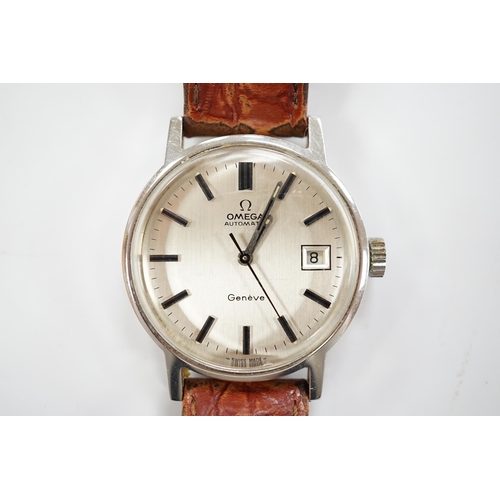 2001 - A gentleman's stainless steel Omega automatic wrist watch, with date aperture, on associated leather... 