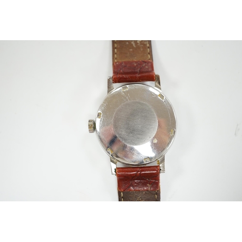 2001 - A gentleman's stainless steel Omega automatic wrist watch, with date aperture, on associated leather... 