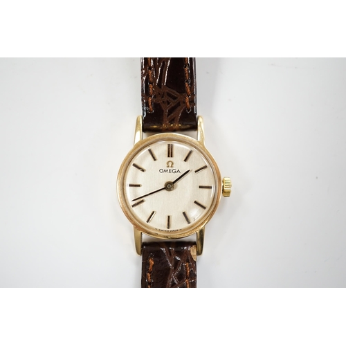 2002 - A lady's 1970's 9ct gold Omega manual wind wrist watch, with case back inscription, on associated le... 