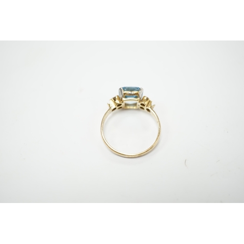 2014 - A yellow metal, single stone aquamarine and four stone diamond chip set dress ring, size M, gross we... 