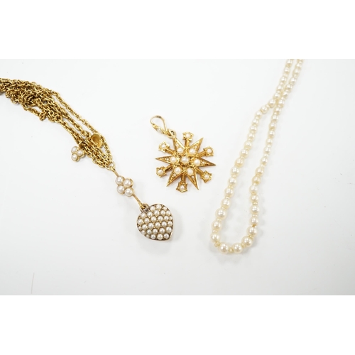 2028 - An Edwardian 15ct gold and seed pearl set starburst pendant, overall 25mm, together with a similar y... 