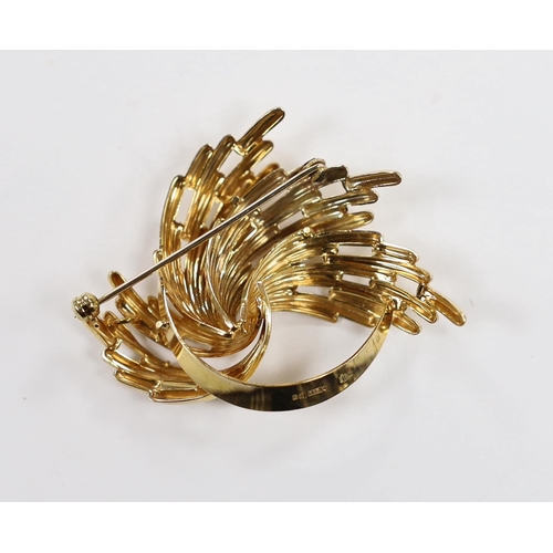 2057 - A 9ct gold foliated spray brooch, 42mm, 8.2 grams.