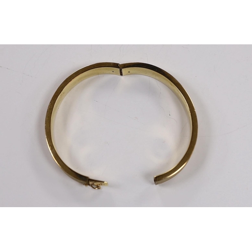 2059 - A brushed 9ct gold hinged bangle, interior diameter 63mm, 28.5 grams.