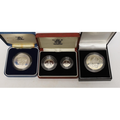 2145 - Royal Mint UK QEII proof coins -  1981 Marriage of HRH Prince of Wales and Lady Diana Spencer crown,... 