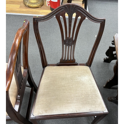 168 - * * A set of six Hepplewhite style mahogany dining chairs, all singles Please note this lot attracts... 