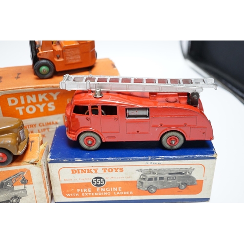 256 - Five boxed dinky toys including (25x) breakdown lorry, (410) Bedford End Tipper, (555) Fire Engine, ... 