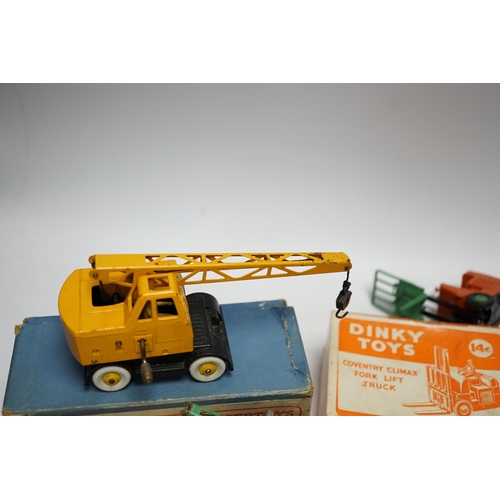 256 - Five boxed dinky toys including (25x) breakdown lorry, (410) Bedford End Tipper, (555) Fire Engine, ... 