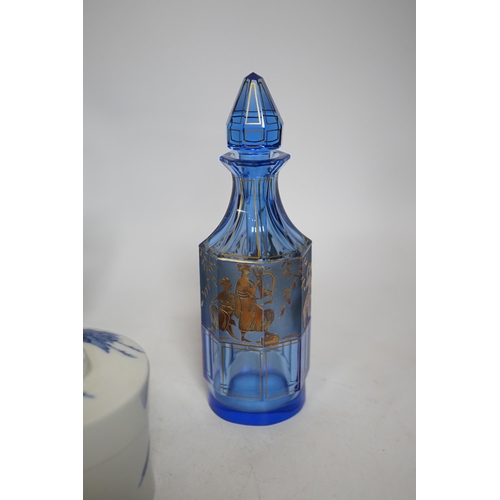 434 - * * A  19th century Japanese Hirado blue and white cylindrical box and cover, height 8cms, a gold cl... 