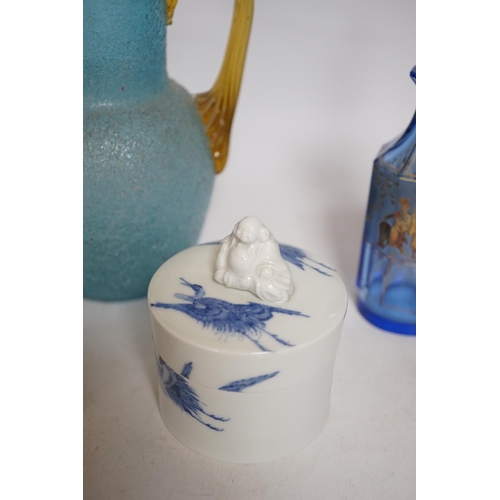 434 - * * A  19th century Japanese Hirado blue and white cylindrical box and cover, height 8cms, a gold cl... 