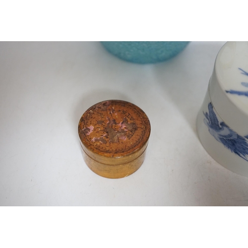 434 - * * A  19th century Japanese Hirado blue and white cylindrical box and cover, height 8cms, a gold cl... 