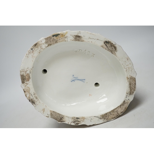 445 - An early 20th century Meissen figure group of musicians, stamped D48, 18cm