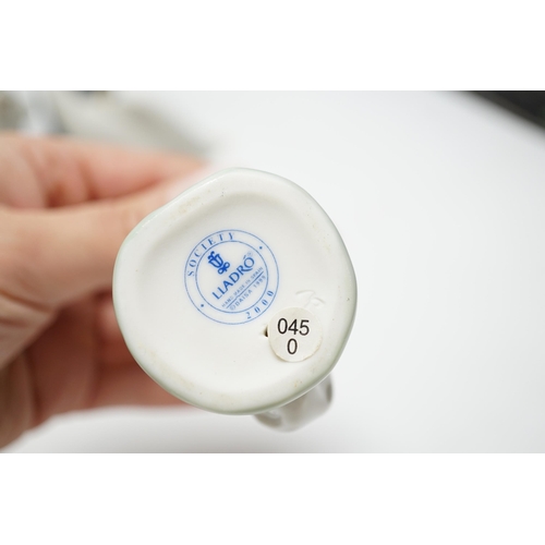 459 - Twelve Lladro figures including a dog and three ducks, a plaque and two cups together ith three Nao ... 