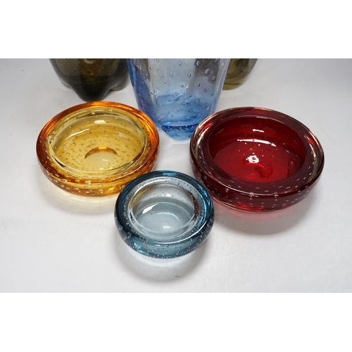 467 - Seven pieces of Whitefriars Controlled Bubble glass together with five other various pieces of gla... 