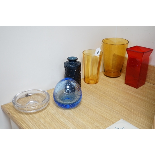 467 - Seven pieces of Whitefriars Controlled Bubble glass together with five other various pieces of gla... 
