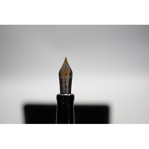 529 - A 1980s Newhaven Parker Duofold Centennial fountain pen M nib, fully boxed with additional EF nib... 