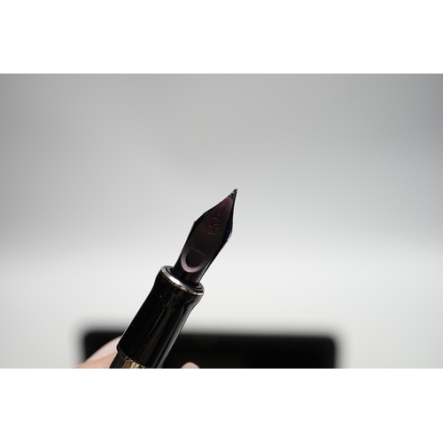 529 - A 1980s Newhaven Parker Duofold Centennial fountain pen M nib, fully boxed with additional EF nib... 