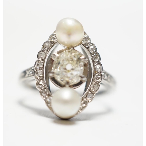 933 - A white metal single stone diamond and two stone cultured pearl set oval ring, with diamond chip set... 