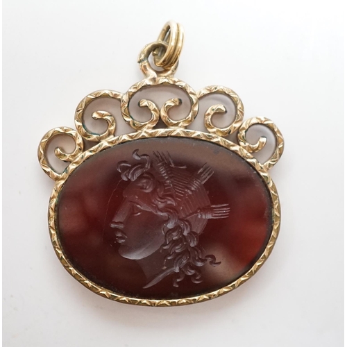 946 - A yellow metal mounted oval intaglio agate? pendant, carved with the bust of a lady to dexter, width... 