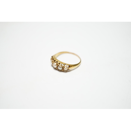 948 - A Victorian yellow metal and graduated split pearl set half hoop ring, size S, gross weight 4 grams.... 