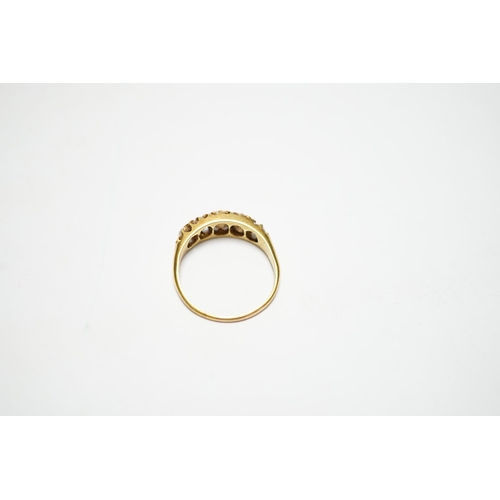 948 - A Victorian yellow metal and graduated split pearl set half hoop ring, size S, gross weight 4 grams.... 