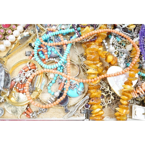 987 - Assorted costume jewellery including amber necklace, coral necklace, cameo shell bracelet etc.... 