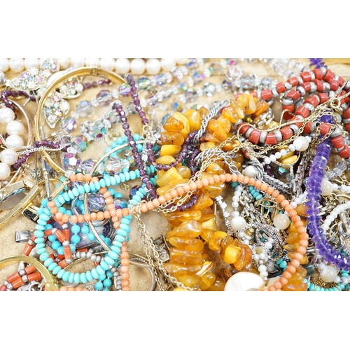 987 - Assorted costume jewellery including amber necklace, coral necklace, cameo shell bracelet etc.... 