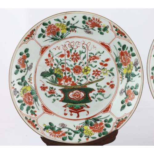 160 - A pair of Chinese famille verte dishes, Kangxi/Yongzheng period, each painted with a basket of flowe... 