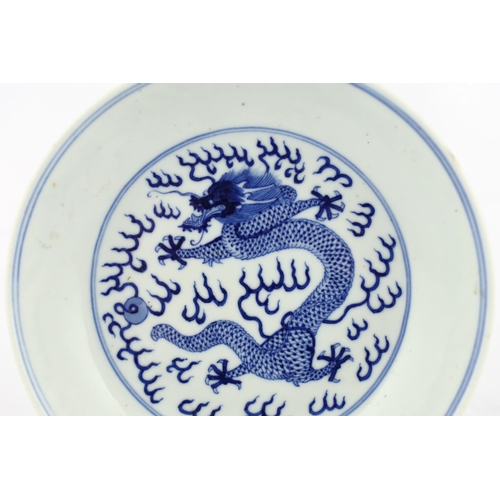 189 - A Chinese blue and white dragon dish, Guangxu mark and of the period (1875-1908), finely painted t... 