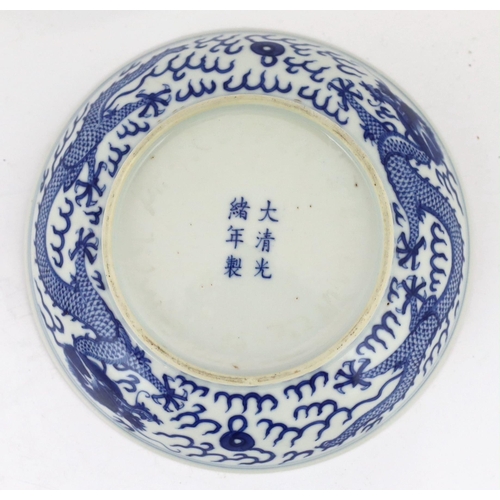 189 - A Chinese blue and white dragon dish, Guangxu mark and of the period (1875-1908), finely painted t... 