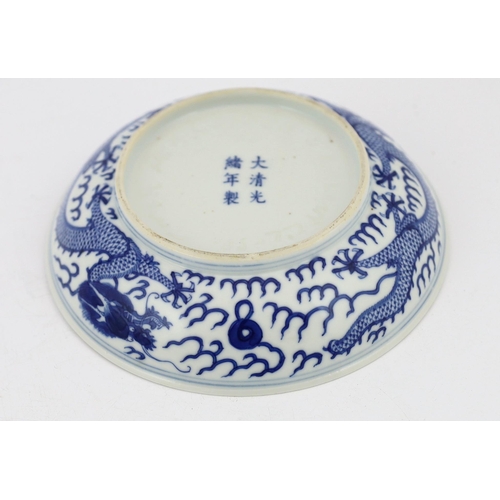 189 - A Chinese blue and white dragon dish, Guangxu mark and of the period (1875-1908), finely painted t... 