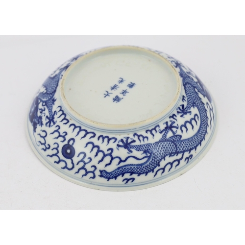 189 - A Chinese blue and white dragon dish, Guangxu mark and of the period (1875-1908), finely painted t... 