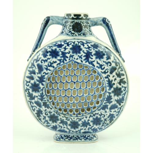 198 - A Chinese blue and white moonflask, Daoguang six character mark and of the period, with honeycomb pi... 