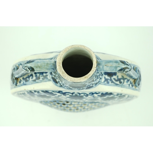 198 - A Chinese blue and white moonflask, Daoguang six character mark and of the period, with honeycomb pi... 