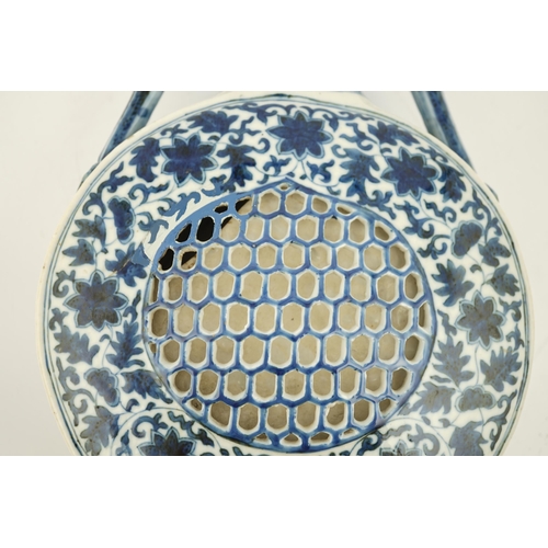 198 - A Chinese blue and white moonflask, Daoguang six character mark and of the period, with honeycomb pi... 