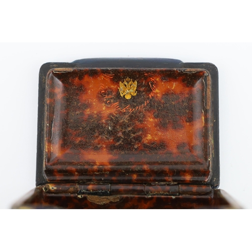 76 - * * A Russian lacquer Catherine II portrait snuff box, by Lukutin, c.1840, painted with a miniature ... 