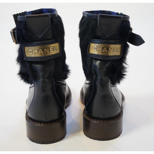 1056 - A pair of Chanel lady's navy blue leather calf hair pleated belted buckle boots, with blue tartan in... 