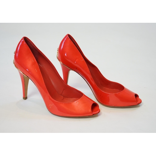 1057 - A pair of Chanel lady's metallic coral peep toe patent leather heels, with gold tone CC detail to th... 