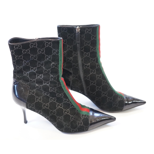 1059 - A pair of Gucci monogram pattern and ribbon black lady's suede ankle boots, with toe and heel in bla... 