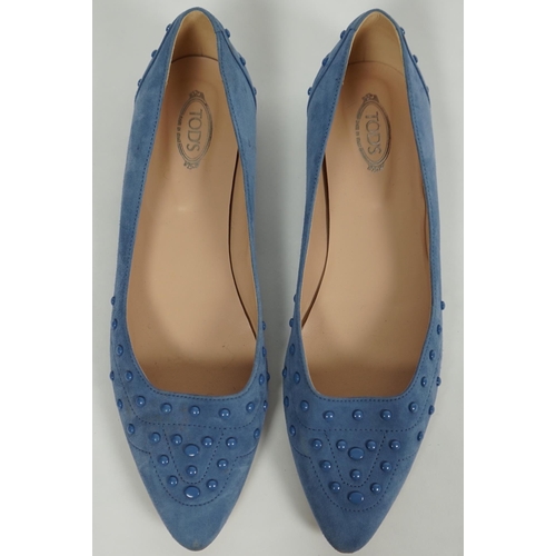 1062 - A pair of Tod's lady's light blue suede leather studded ballet flats, size 40.5