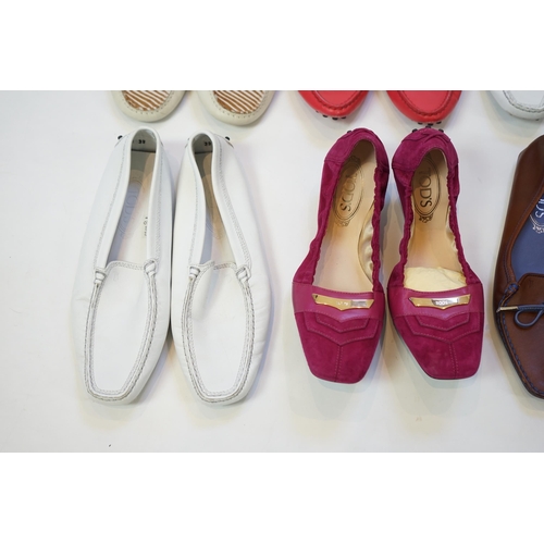 1065 - Six pairs of lady's Tod's loafers in a variety of styles and colours, pink, white (2), neutral with ... 