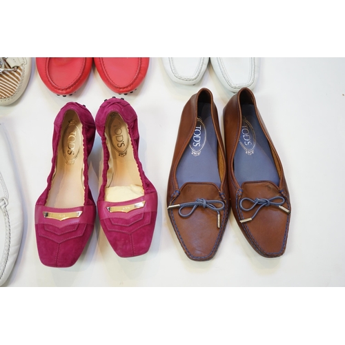 1065 - Six pairs of lady's Tod's loafers in a variety of styles and colours, pink, white (2), neutral with ... 