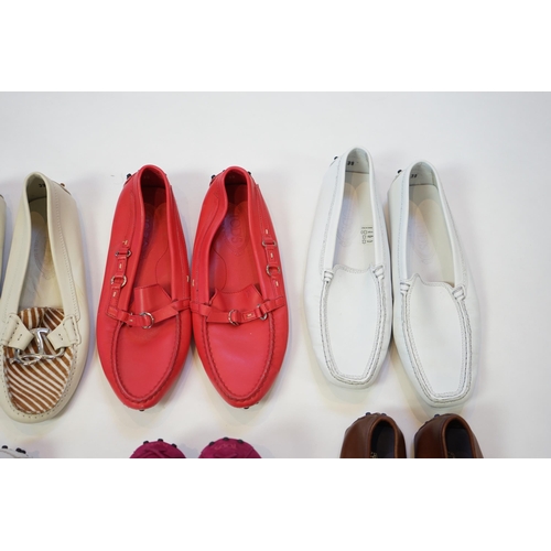 1065 - Six pairs of lady's Tod's loafers in a variety of styles and colours, pink, white (2), neutral with ... 