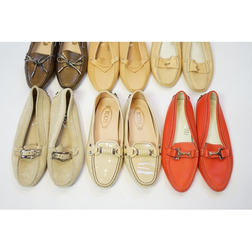 1066 - Six pairs of Tod's lady's loafer/driving shoes, variety of colours, gold, tomato, cream, light tan a... 