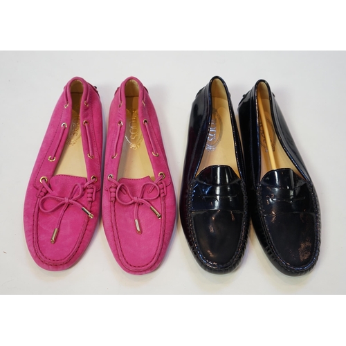 1068 - Two pairs of Tod's lady's driving shoes, one pink suede and the other dark blue patient leather, siz... 