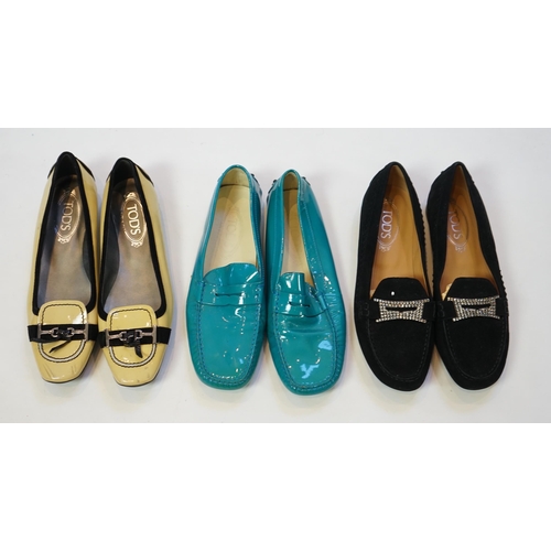 1070 - Three pairs of Tod's lady's flat shoes, turquoise patent leather, light yellow patient leather with ... 