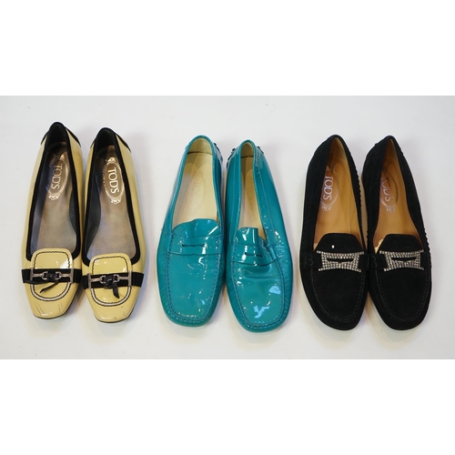 1070 - Three pairs of Tod's lady's flat shoes, turquoise patent leather, light yellow patient leather with ... 