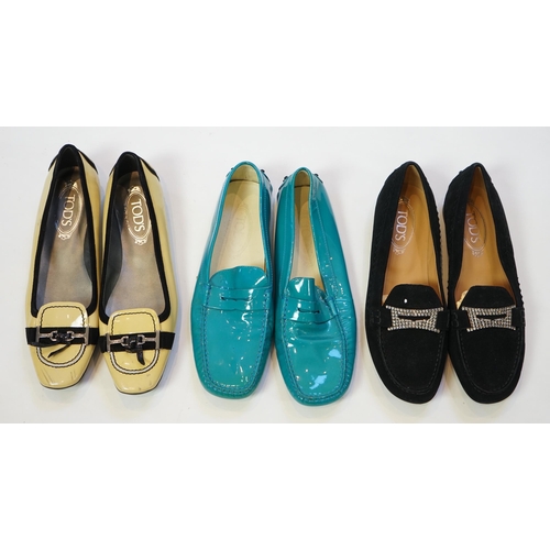 1070 - Three pairs of Tod's lady's flat shoes, turquoise patent leather, light yellow patient leather with ... 